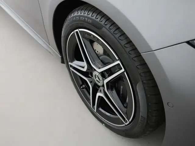 Mercedes-Benz A 220