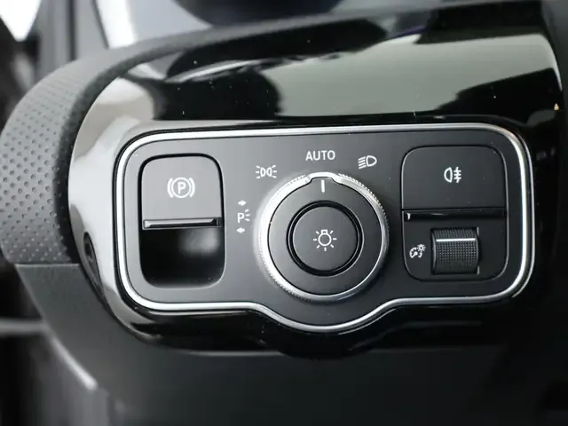 Mercedes-Benz A 220