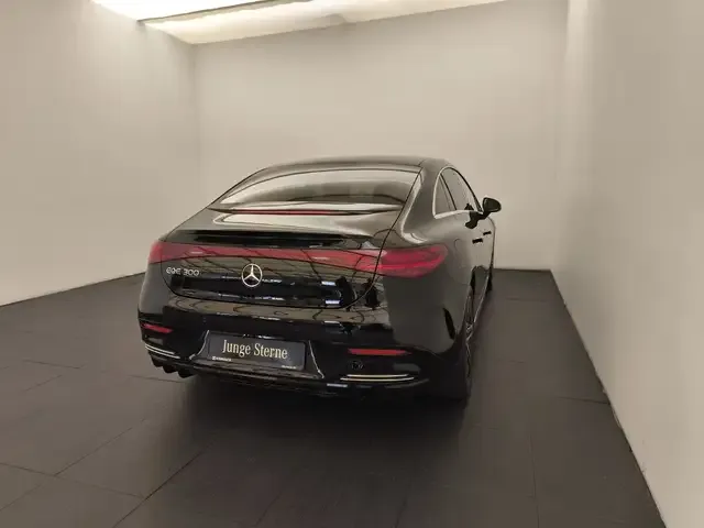 Mercedes-Benz EQE 300