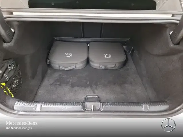 Mercedes-Benz EQE 300