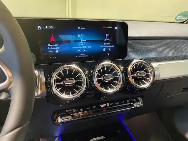 Mercedes-Benz EQB 300