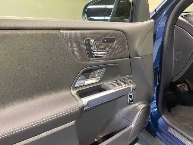 Mercedes-Benz EQB 300