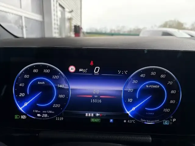 Mercedes-Benz EQA 300