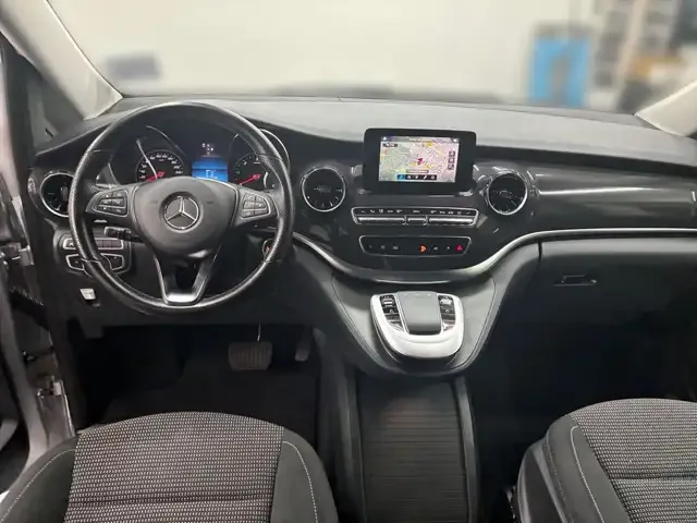 Mercedes-Benz V 220