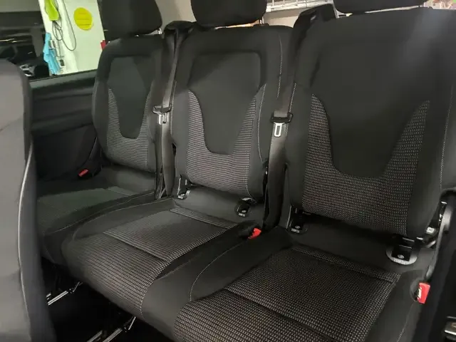 Mercedes-Benz V 220