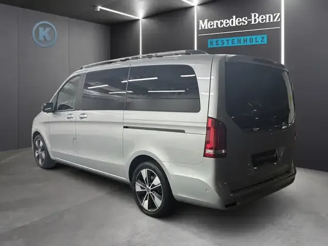 Mercedes-Benz V 220