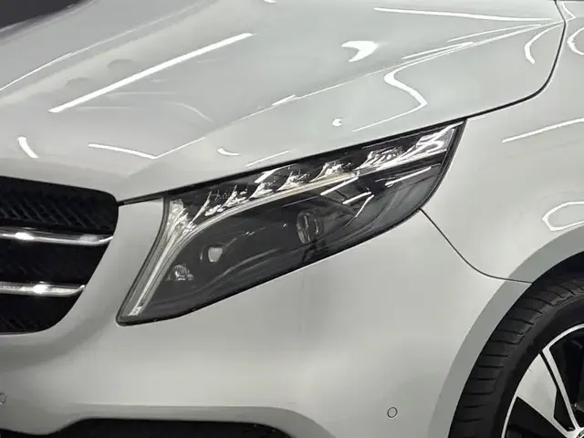 Mercedes-Benz V 220