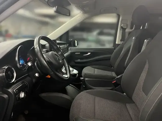 Mercedes-Benz V 220
