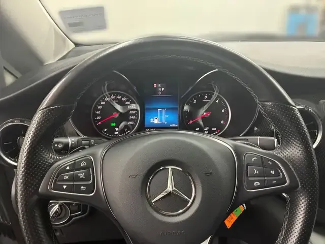 Mercedes-Benz V 220