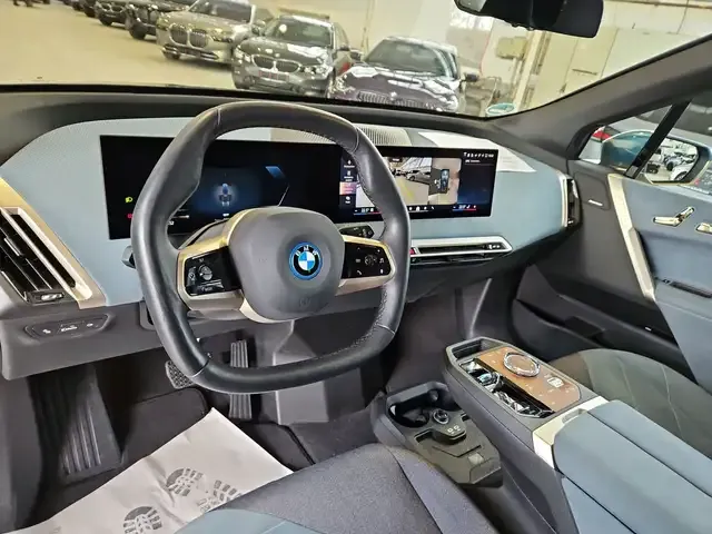 BMW iX