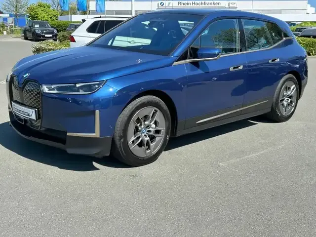 BMW iX