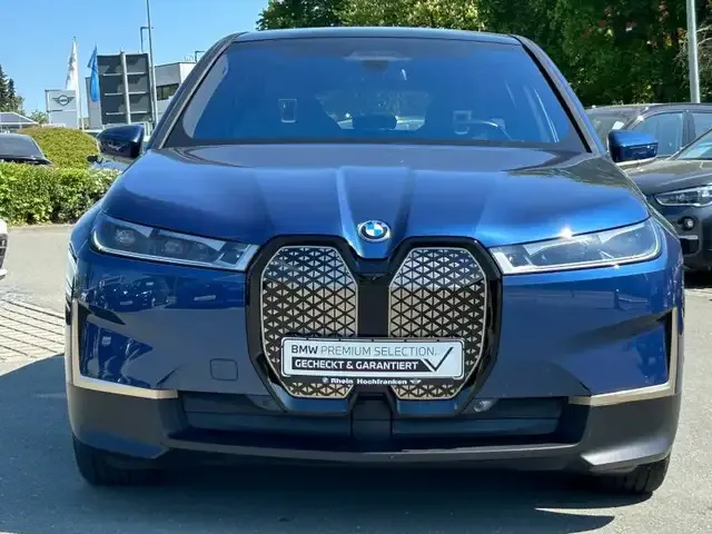 BMW iX