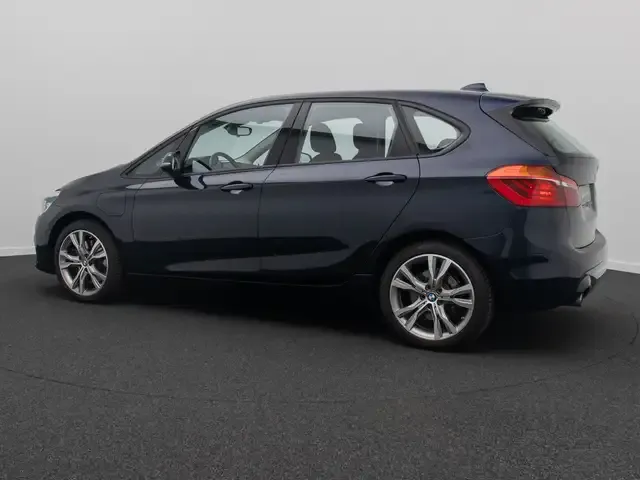 BMW 225