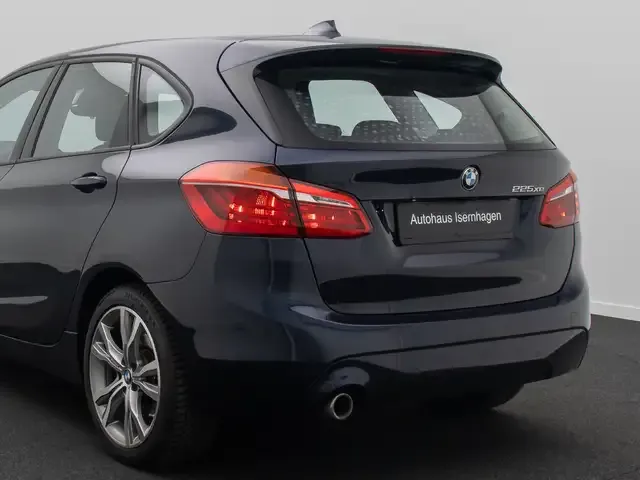 BMW 225