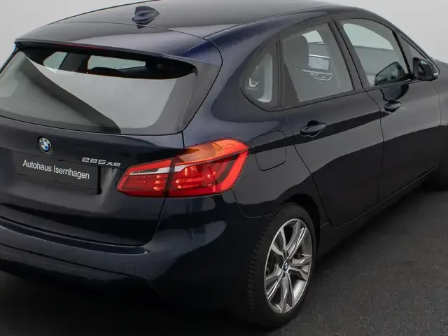 BMW 225