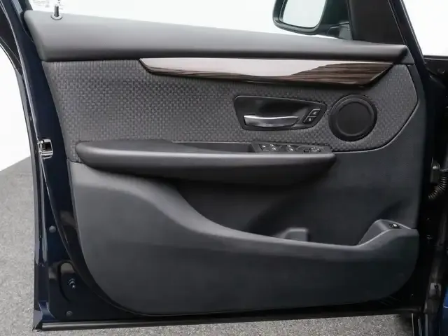 BMW 225