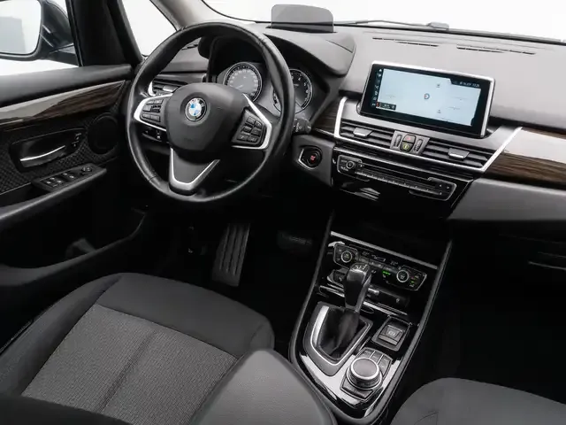 BMW 225