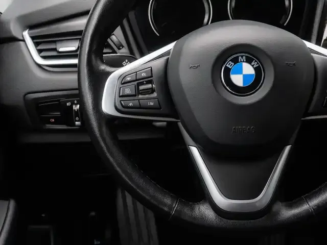 BMW 225