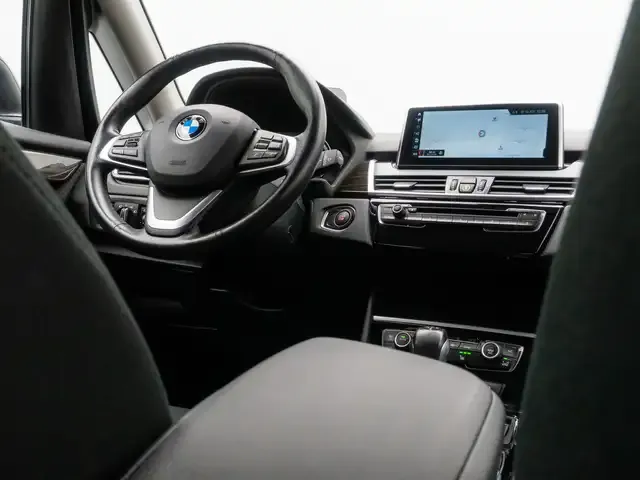 BMW 225