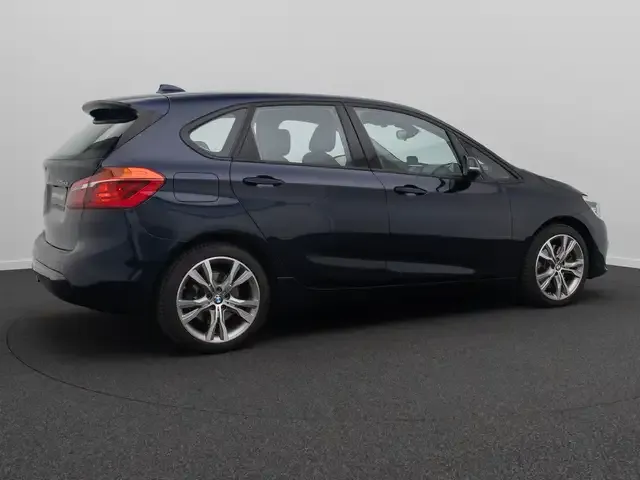 BMW 225