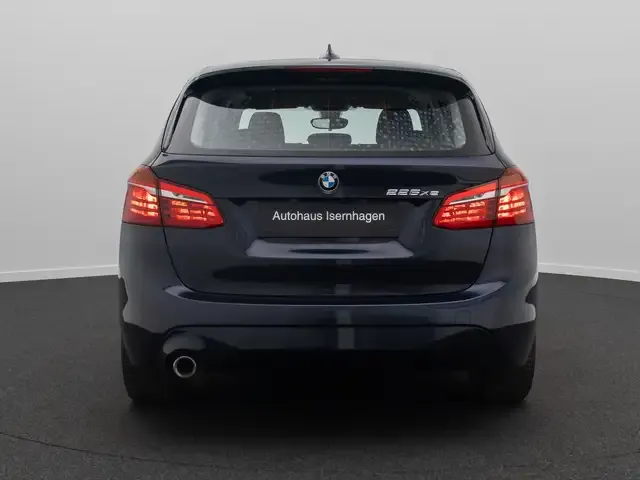 BMW 225