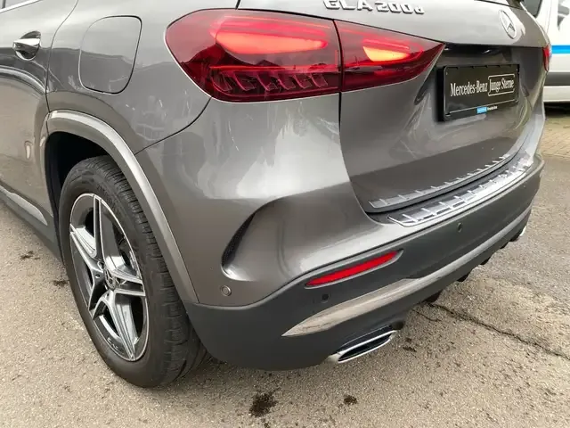 Mercedes-Benz GLA 200