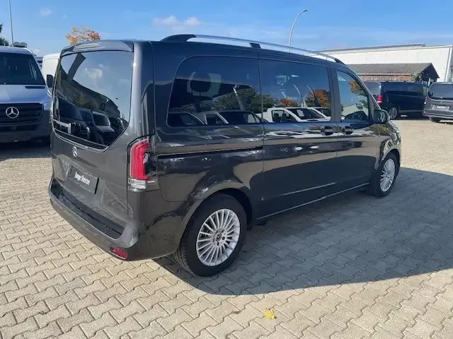 Mercedes-Benz V 250