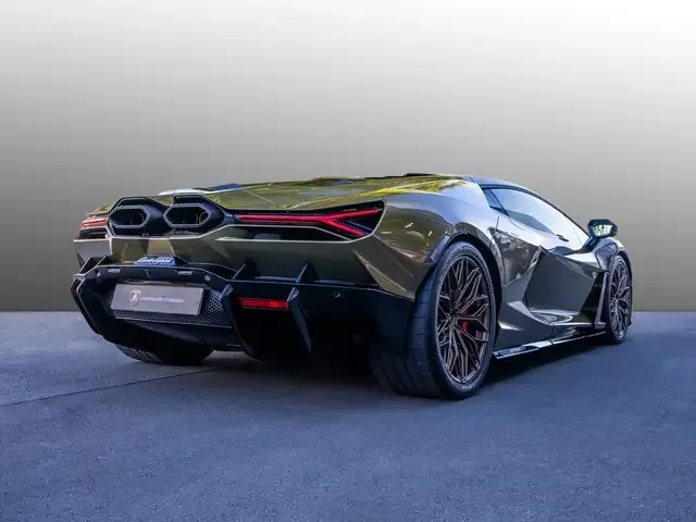 Lamborghini Revuelto