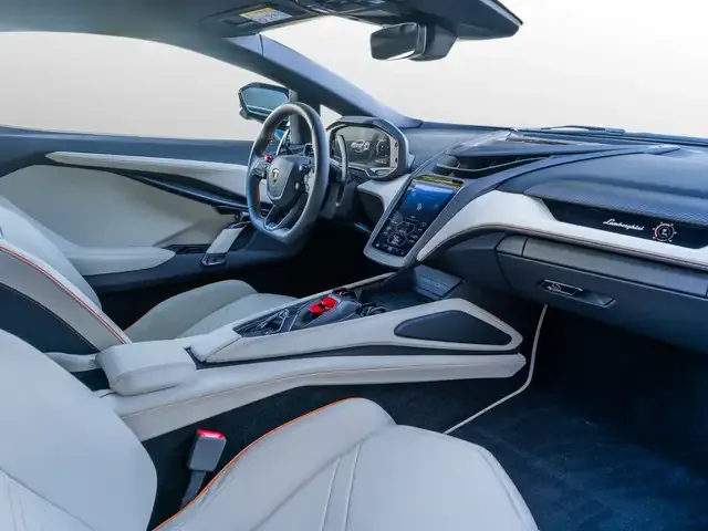 Lamborghini Revuelto