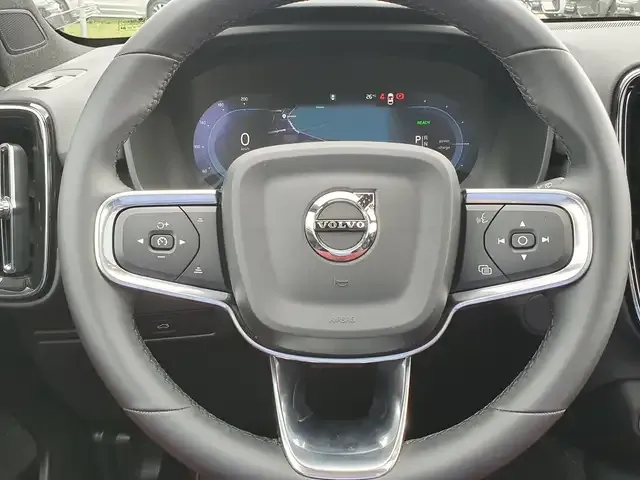Volvo EX40