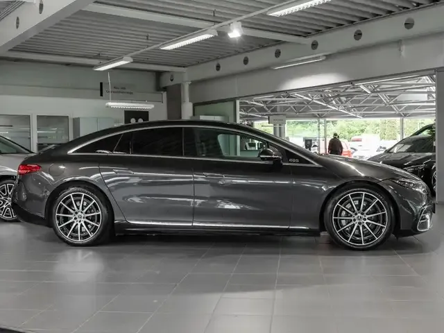 Mercedes-Benz EQS