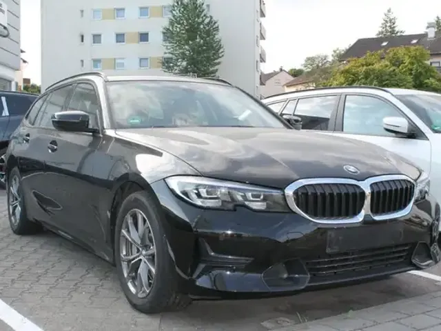BMW 330