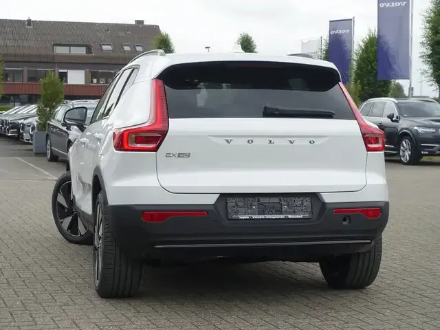 Volvo EX40