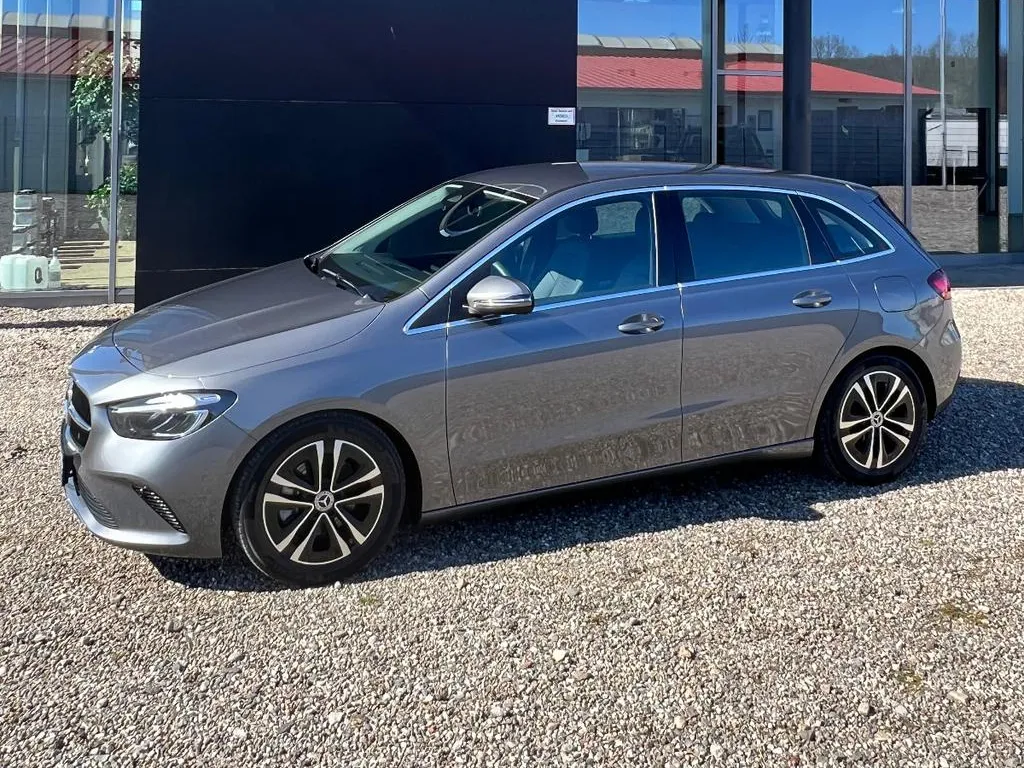 Mercedes-Benz B 180