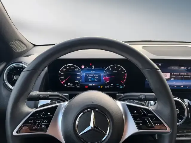 Mercedes-Benz GLB 200