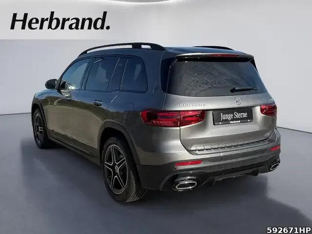 Mercedes-Benz GLB 220