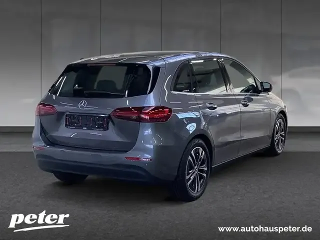 Mercedes-Benz B 220