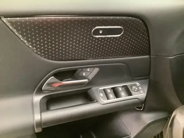 Mercedes-Benz B 220