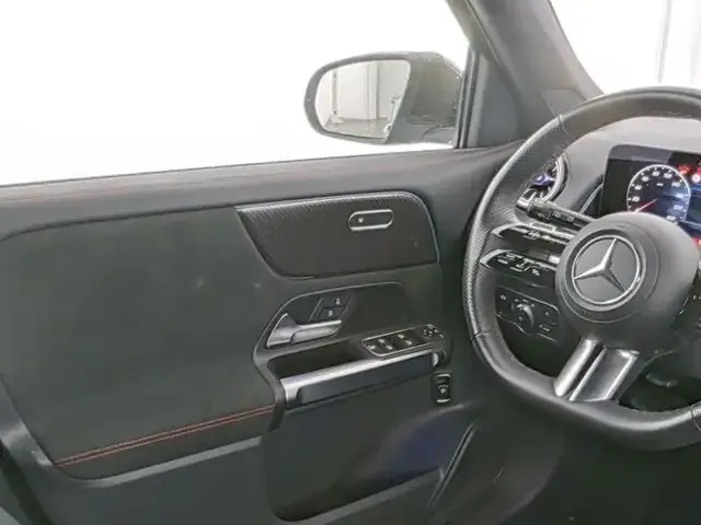 Mercedes-Benz GLB 180