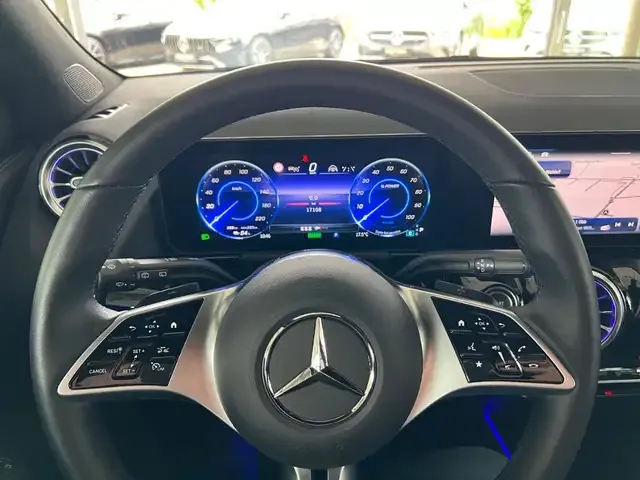 Mercedes-Benz EQA 300