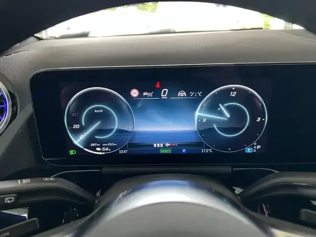 Mercedes-Benz EQA 300