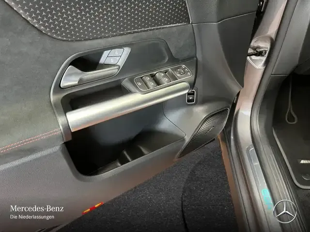 Mercedes-Benz EQA 300