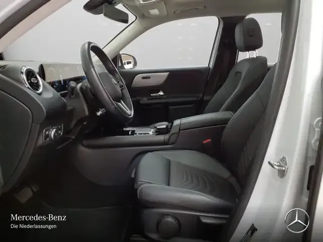 Mercedes-Benz GLB 220