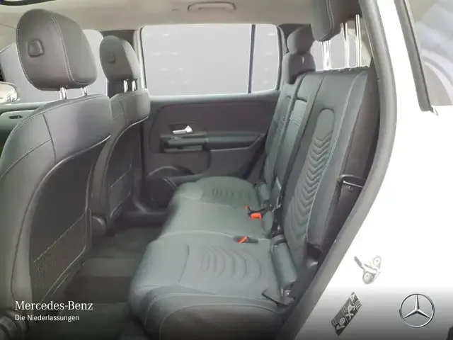 Mercedes-Benz GLB 220