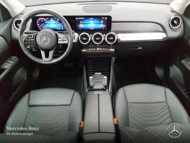 Mercedes-Benz GLB 220