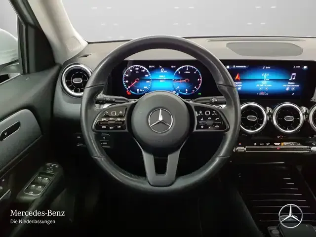 Mercedes-Benz GLB 220