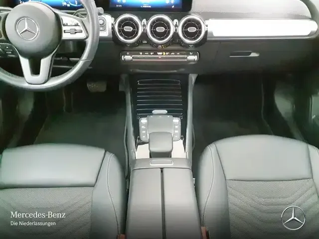 Mercedes-Benz GLB 220