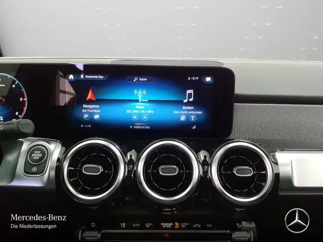 Mercedes-Benz GLB 220