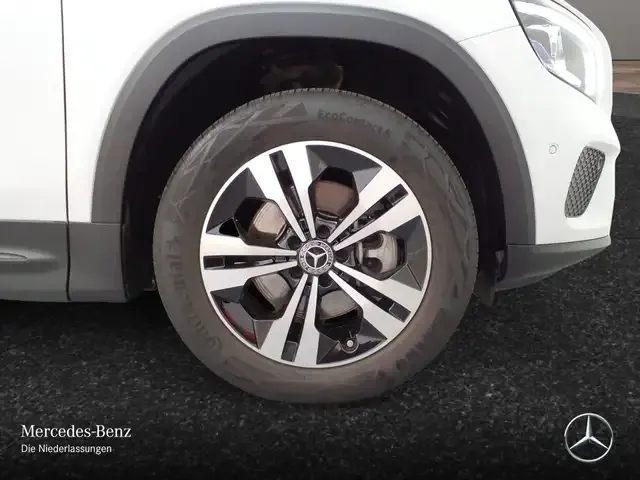 Mercedes-Benz GLB 220