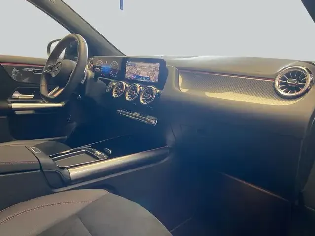 Mercedes-Benz GLA 220